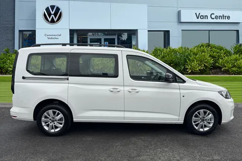 KY25PGK Volkswagen Caddy Maxi 2.0 TDI 122ps Maxi Life 7 Seat DSG 2025-Delivery Mileage Only Thumbnail #4