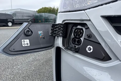 DE75LTJ Volkswagen Transporter T32 Panel Van Commerce Pro SWB 136 PS 65KWh Electric -  Delivery Miles Thumbnail #25