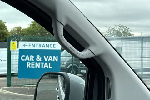 DE75LTJ Volkswagen Transporter T32 Panel Van Commerce Pro SWB 136 PS 65KWh Electric -  Delivery Miles Thumbnail #48