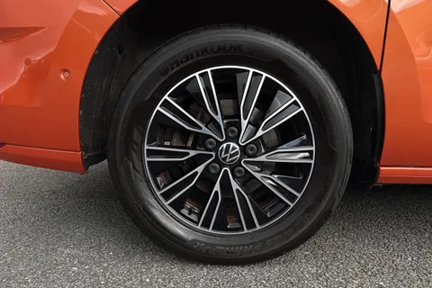 DA72WVH Volkswagen Multivan 1.4 TSI eHybrid Style 5dr DSG Thumbnail #11