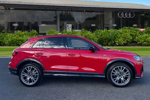  Audi Q3 1.5 TFSI CoD 35 Black Edition S Tronic Euro 6 (s/s) 5dr Thumbnail #4