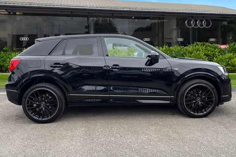 KT74OHY Audi Q2 Black Edition 35 TFSI 150 PS S tronic Thumbnail #4