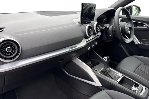 KT74OHY Audi Q2 Black Edition 35 TFSI 150 PS S tronic Thumbnail #9