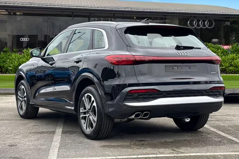 Audi Q5 2.0 TDI Sport S Tronic quattro Euro 6 (s/s) 5dr Thumbnail #3