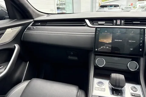 15 of 64 for JAGUAR F-PACE 2.0 P250 R-Dynamic HSE 5dr Auto AWD