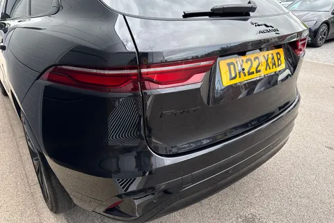 16 of 64 for JAGUAR F-PACE 2.0 P250 R-Dynamic HSE 5dr Auto AWD