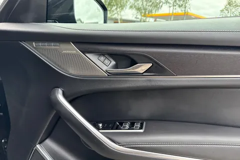 18 of 64 for JAGUAR F-PACE 2.0 P250 R-Dynamic HSE 5dr Auto AWD