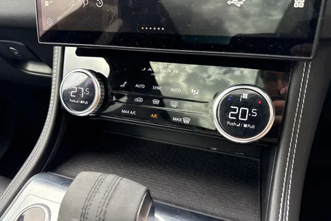 19 of 64 for JAGUAR F-PACE 2.0 P250 R-Dynamic HSE 5dr Auto AWD