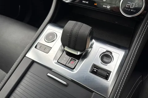 20 of 64 for JAGUAR F-PACE 2.0 P250 R-Dynamic HSE 5dr Auto AWD