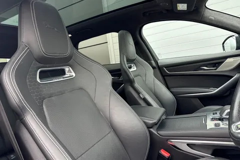 21 of 64 for JAGUAR F-PACE 2.0 P250 R-Dynamic HSE 5dr Auto AWD