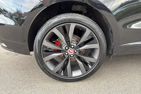 22 of 64 for JAGUAR F-PACE 2.0 P250 R-Dynamic HSE 5dr Auto AWD