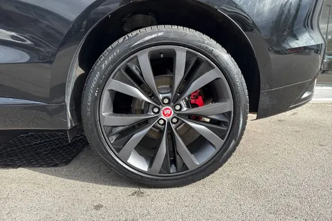 24 of 64 for JAGUAR F-PACE 2.0 P250 R-Dynamic HSE 5dr Auto AWD