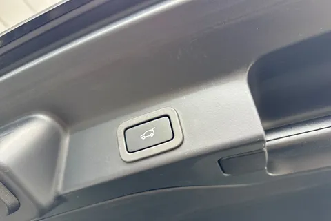 29 of 64 for JAGUAR F-PACE 2.0 P250 R-Dynamic HSE 5dr Auto AWD