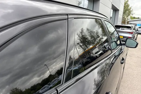 31 of 64 for JAGUAR F-PACE 2.0 P250 R-Dynamic HSE 5dr Auto AWD