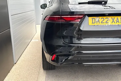 32 of 64 for JAGUAR F-PACE 2.0 P250 R-Dynamic HSE 5dr Auto AWD