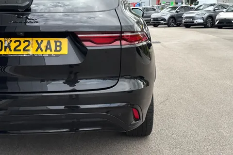 33 of 64 for JAGUAR F-PACE 2.0 P250 R-Dynamic HSE 5dr Auto AWD