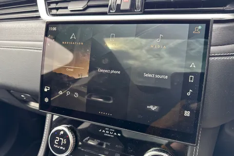 35 of 64 for JAGUAR F-PACE 2.0 P250 R-Dynamic HSE 5dr Auto AWD