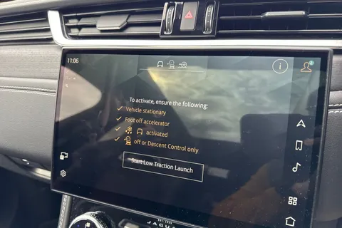 40 of 64 for JAGUAR F-PACE 2.0 P250 R-Dynamic HSE 5dr Auto AWD