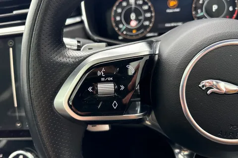 47 of 64 for JAGUAR F-PACE 2.0 P250 R-Dynamic HSE 5dr Auto AWD