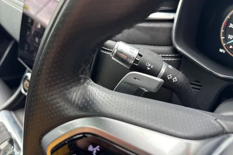 48 of 64 for JAGUAR F-PACE 2.0 P250 R-Dynamic HSE 5dr Auto AWD