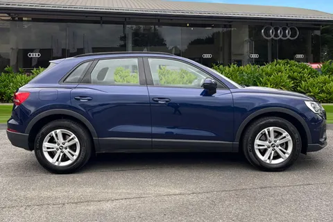 GG21AUD Audi Q3 Technik 35 TFSI 150 PS 6-speed Thumbnail #4