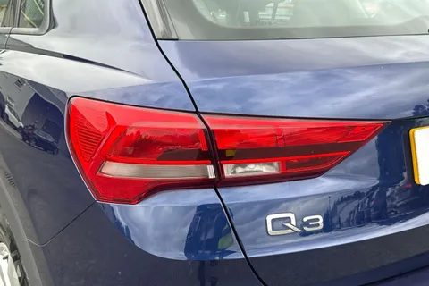 GG21AUD Audi Q3 Technik 35 TFSI 150 PS 6-speed Thumbnail #8