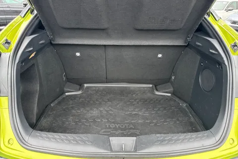 LR19RYB Toyota C-Hr 1.8 Hybrid Lime Edition 5dr CVT Thumbnail #9