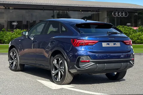 Audi Q3 1.5 TFSI CoD 35 Black Edition Sportback S Tronic Euro 6 (s/s) 5dr Thumbnail #3