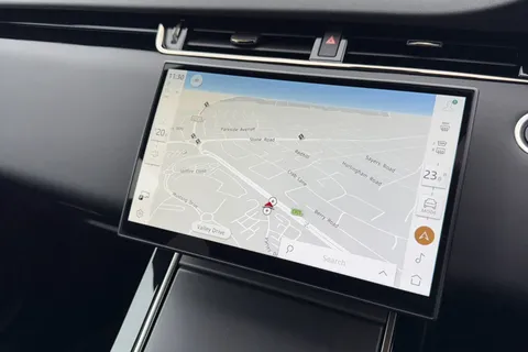 DY25LZC Land Rover Range Rover Evoque 1.5 P270e Dynamic SE 5dr Thumbnail #13