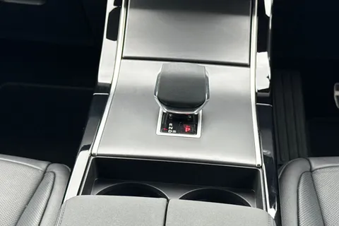 DY25LZC Land Rover Range Rover Evoque 1.5 P270e Dynamic SE 5dr Thumbnail #15