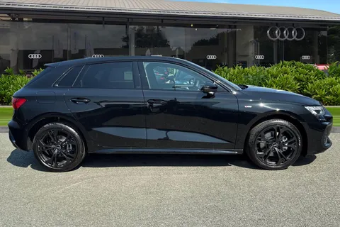  Audi A3 1.5 TFSIe Black Edition Sportback S Tronic Euro 6 (s/s) 5dr 17.9kWh Thumbnail #4