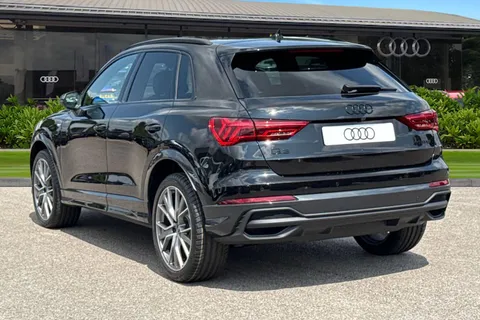 Audi Q3 2.0 TDI 35 Black Edition S Tronic Euro 6 (s/s) 5dr Thumbnail #3