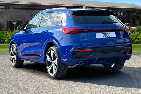  Audi Q5 2.0 TDI Edition 1 S Tronic quattro Euro 6 (s/s) 5dr Thumbnail #3