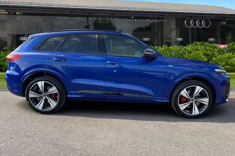  Audi Q5 2.0 TDI Edition 1 S Tronic quattro Euro 6 (s/s) 5dr Thumbnail #4