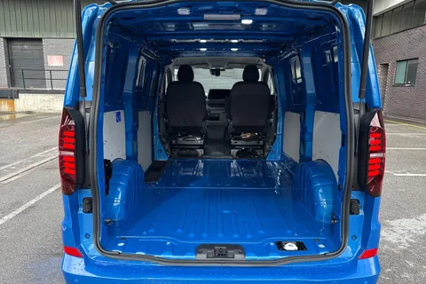 PN75NCY Volkswagen Transporter T28 Panel Van Commerce Pro SWB 150 PS 2.0 TDI 8sp Automatic Thumbnail #7