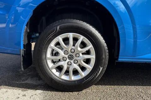 PN75NCY Volkswagen Transporter T28 Panel Van Commerce Pro SWB 150 PS 2.0 TDI 8sp Automatic Thumbnail #11