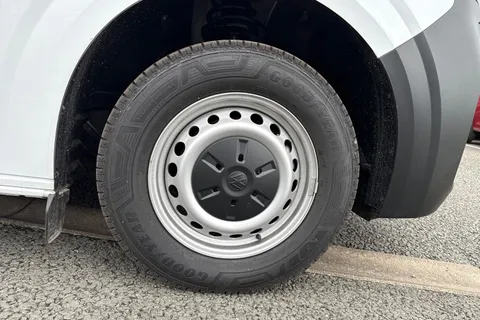 9 of 42 for Volkswagen E-Transporter T32 65kWh Commerce Plus Panel Van 5dr Electric Auto RWD SWB (136 ps)