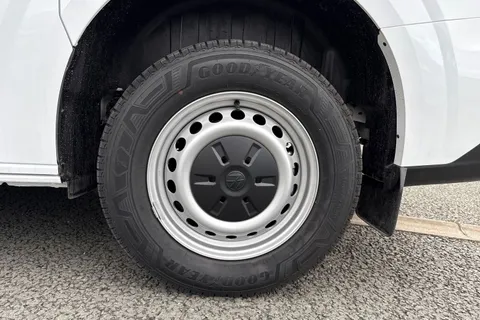 12 of 42 for Volkswagen E-Transporter T32 65kWh Commerce Plus Panel Van 5dr Electric Auto RWD SWB (136 ps)