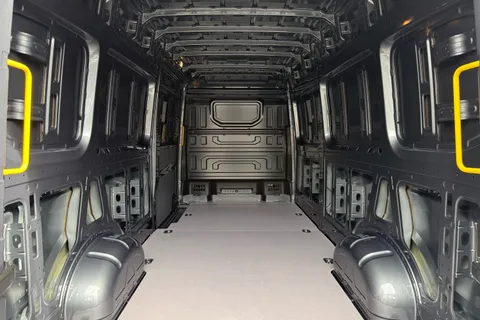 CX25LKV Volkswagen Crafter 2.0 TDI 140PS Commerce Plus High Roof Van Thumbnail #7