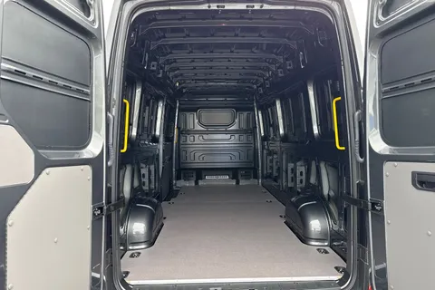 CX25LYJ Volkswagen Crafter 2.0 TDI 140PS Commerce Plus High Roof Van Auto Thumbnail #7
