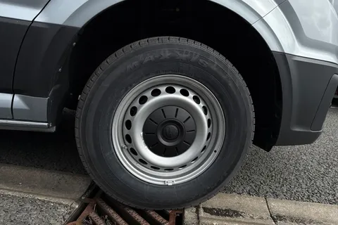 CX25LKV Volkswagen Crafter 2.0 TDI 140PS Commerce Plus High Roof Van Thumbnail #10