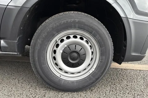 CX25LYJ Volkswagen Crafter 2.0 TDI 140PS Commerce Plus High Roof Van Auto Thumbnail #10