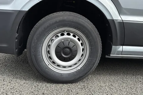 CX25LKV Volkswagen Crafter 2.0 TDI 140PS Commerce Plus High Roof Van Thumbnail #11