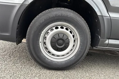 CX25LYJ Volkswagen Crafter 2.0 TDI 140PS Commerce Plus High Roof Van Auto Thumbnail #11