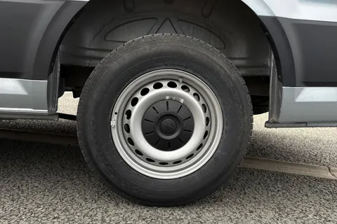 CX25LKV Volkswagen Crafter 2.0 TDI 140PS Commerce Plus High Roof Van Thumbnail #13