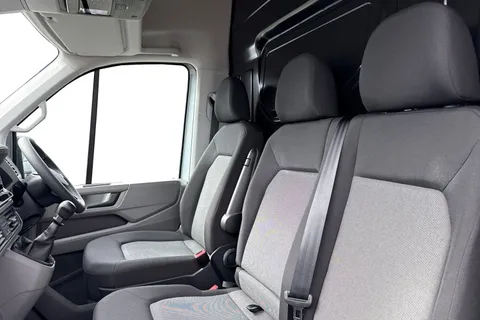 CX25LKV Volkswagen Crafter 2.0 TDI 140PS Commerce Plus High Roof Van Thumbnail #16