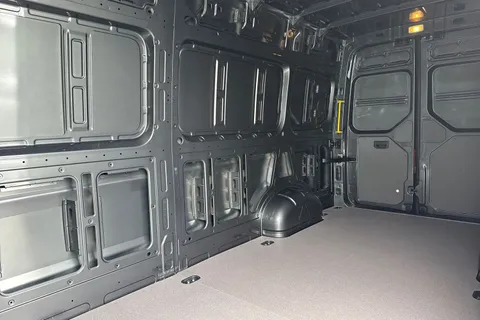 CX25LKV Volkswagen Crafter 2.0 TDI 140PS Commerce Plus High Roof Van Thumbnail #19