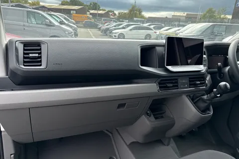 CX25LKV Volkswagen Crafter 2.0 TDI 140PS Commerce Plus High Roof Van Thumbnail #20