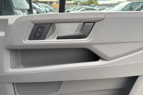 CX25LKV Volkswagen Crafter 2.0 TDI 140PS Commerce Plus High Roof Van Thumbnail #21