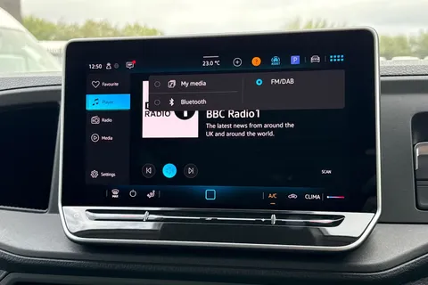 CX25LKV Volkswagen Crafter 2.0 TDI 140PS Commerce Plus High Roof Van Thumbnail #32